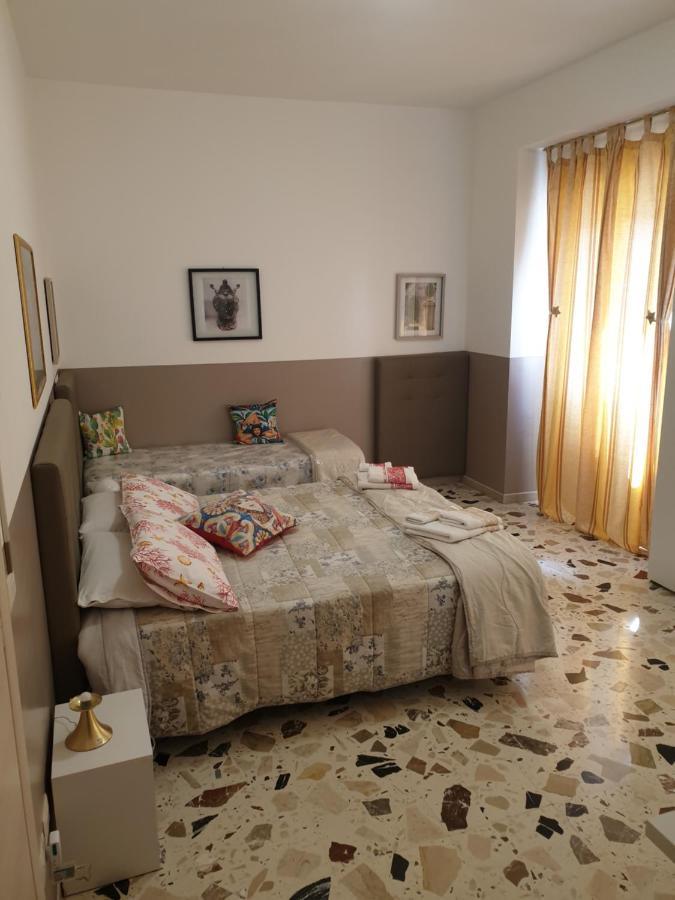 I Mori In Campidoglio Affitta Camere SantʼAgata di Militello エクステリア 写真