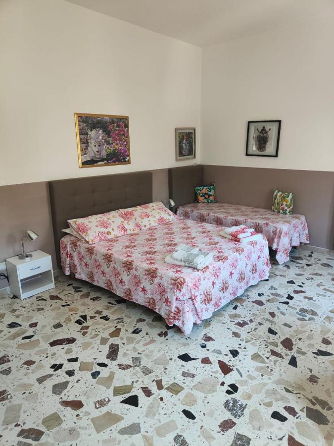 I Mori In Campidoglio Affitta Camere SantʼAgata di Militello エクステリア 写真